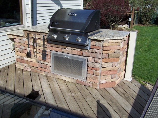 OUTDOOR GRILL